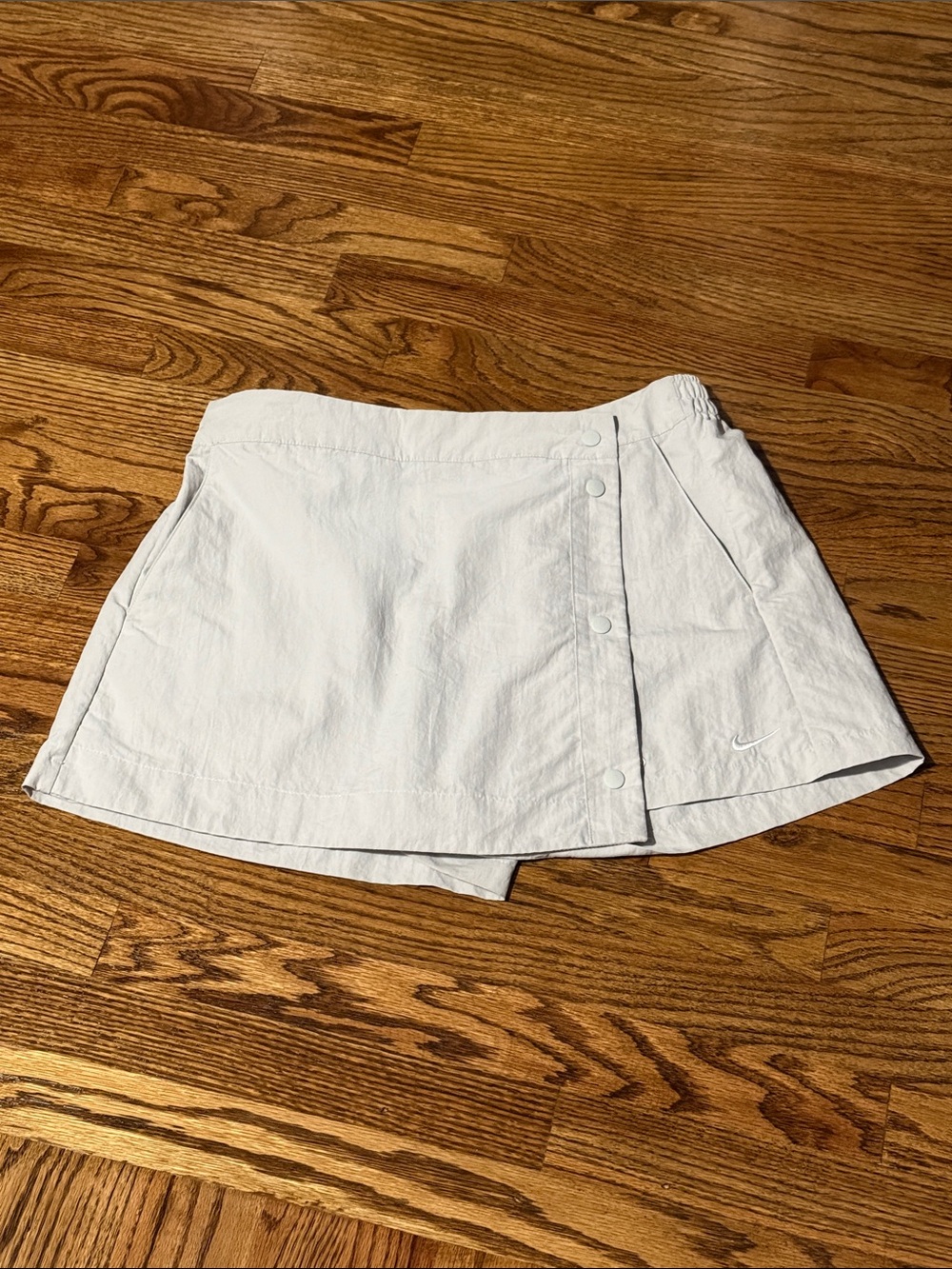 Size Large Nike (color - light grayish / white) Women’s White Athletic Skort